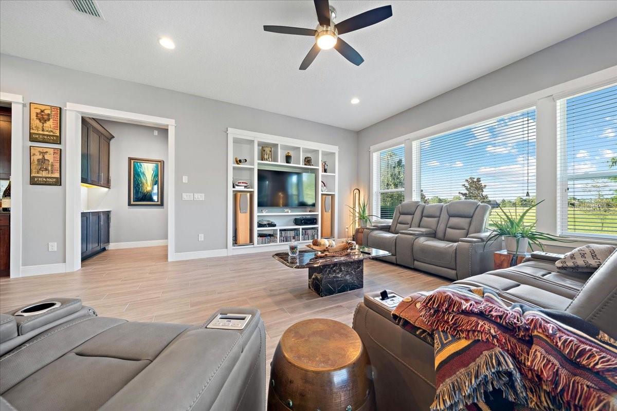 Listing photo id 22 for 3862 49th Court