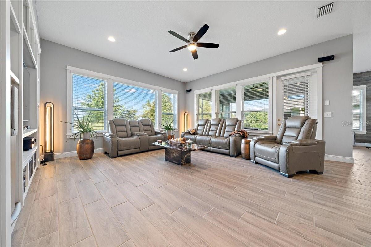 Listing photo id 24 for 3862 49th Court