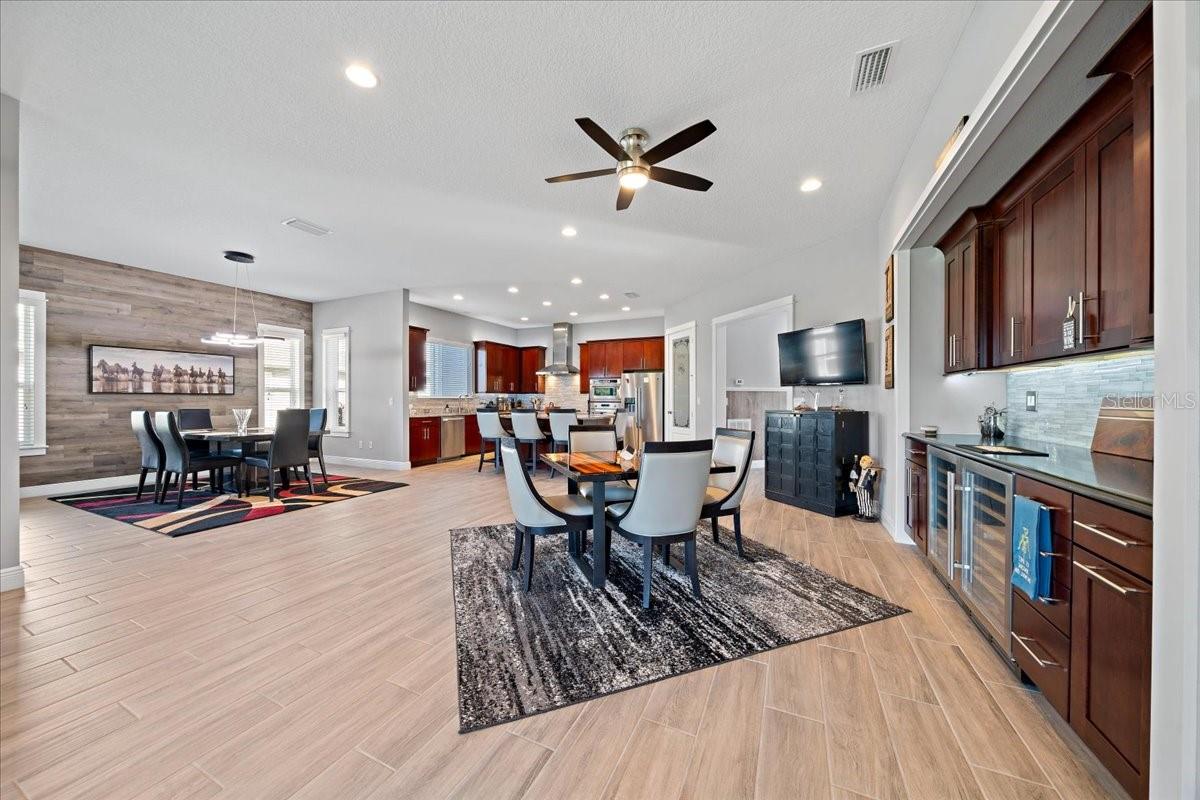 Listing photo id 25 for 3862 49th Court
