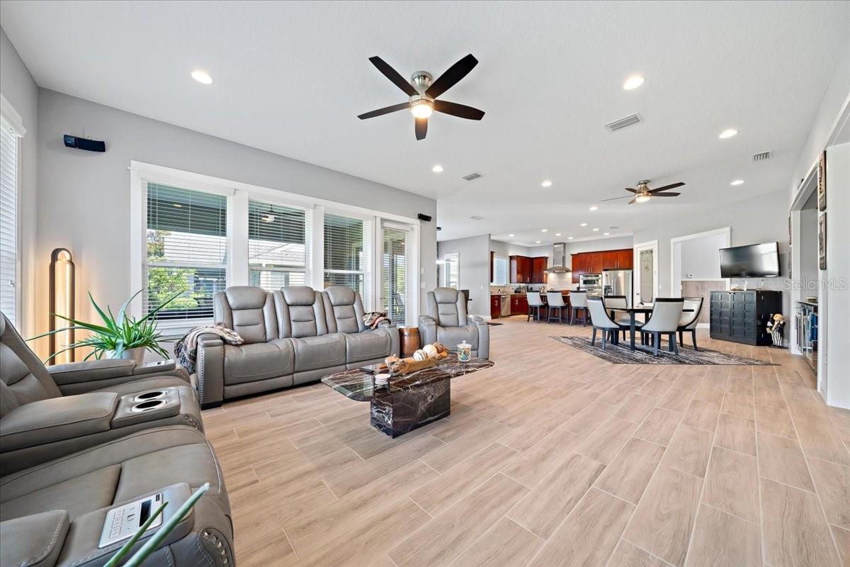 Listing photo id 26 for 3862 49th Court