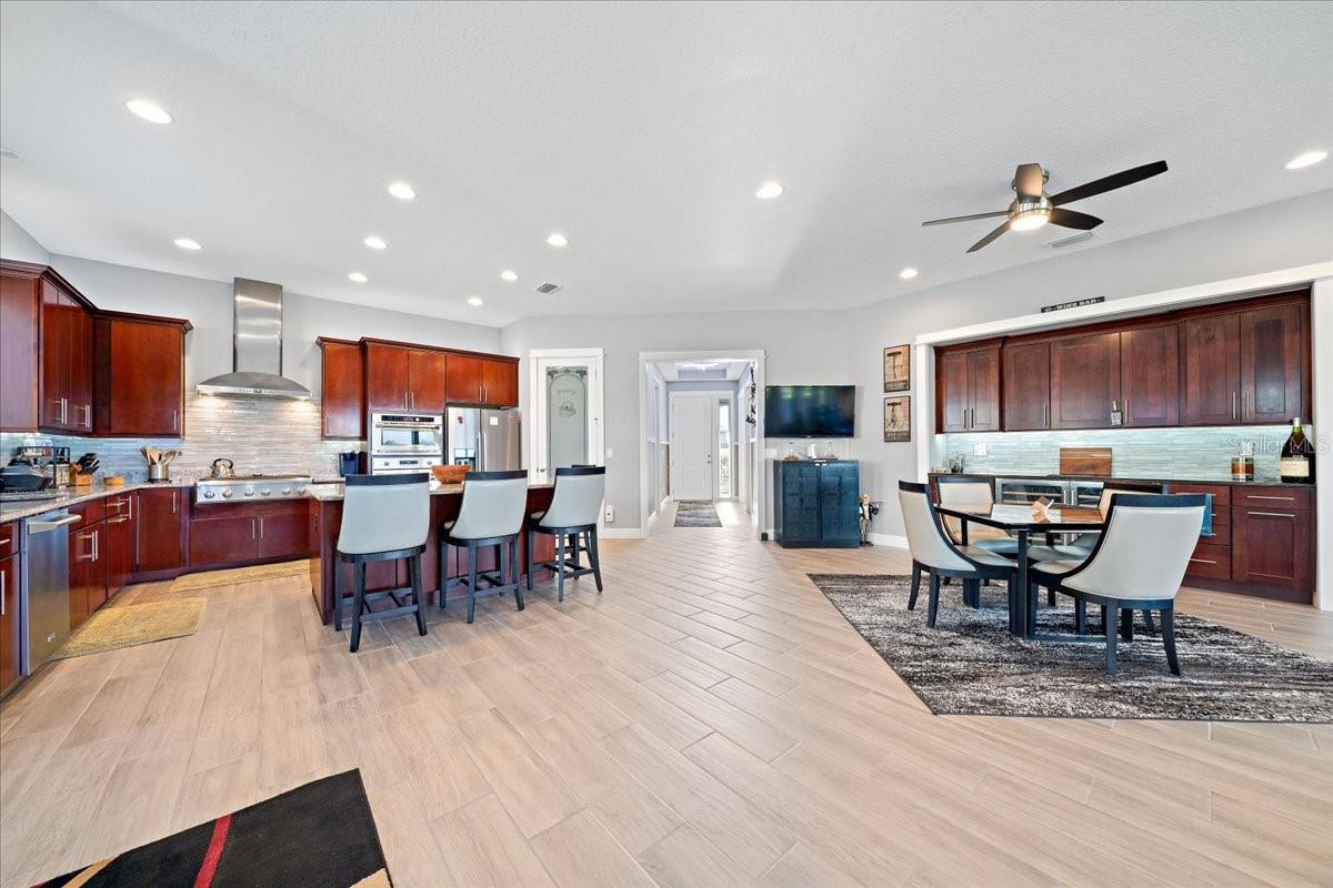 Listing photo id 28 for 3862 49th Court