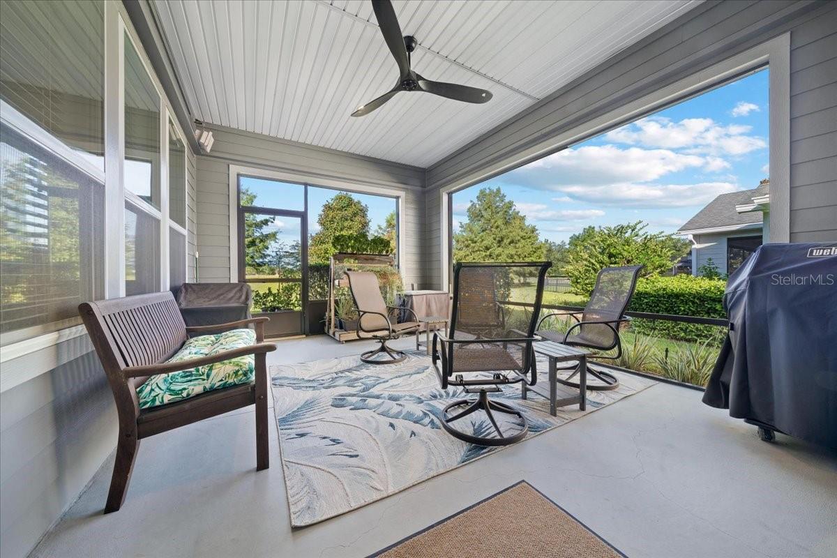 Listing photo id 29 for 3862 49th Court