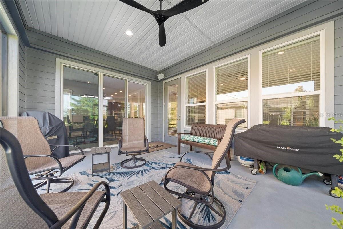 Listing photo id 30 for 3862 49th Court