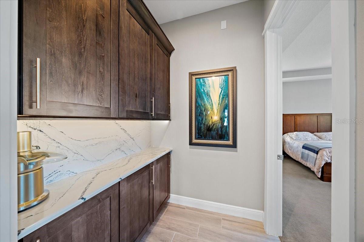 Listing photo id 31 for 3862 49th Court