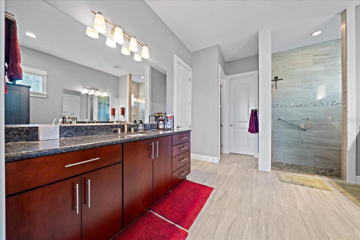 Listing photo id 34 for 3862 49th Court