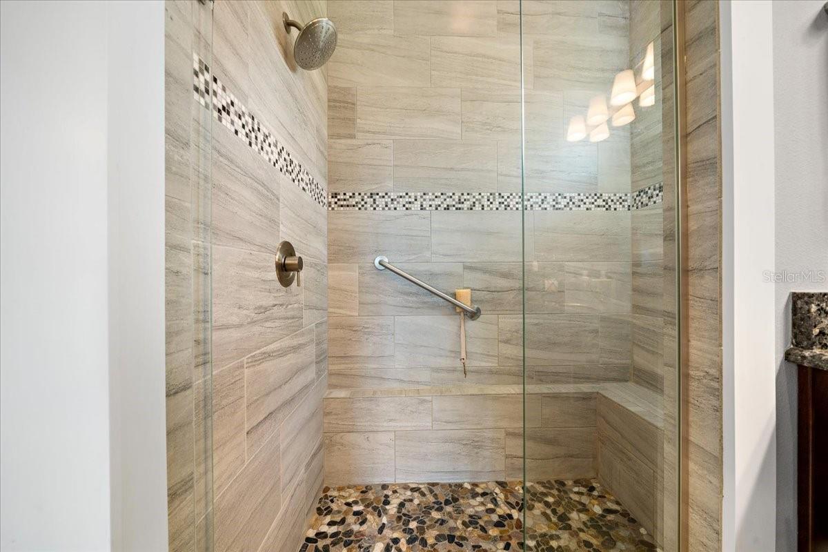 Listing photo id 36 for 3862 49th Court