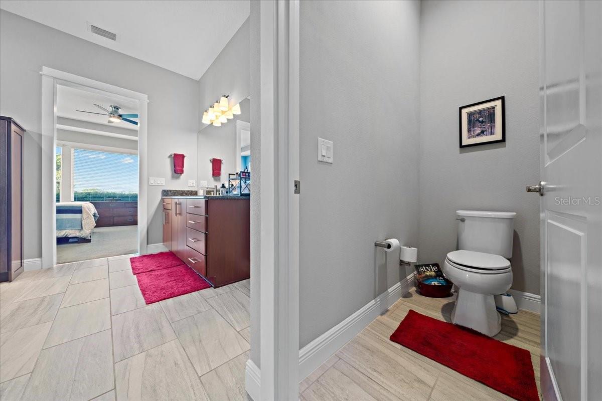 Listing photo id 37 for 3862 49th Court