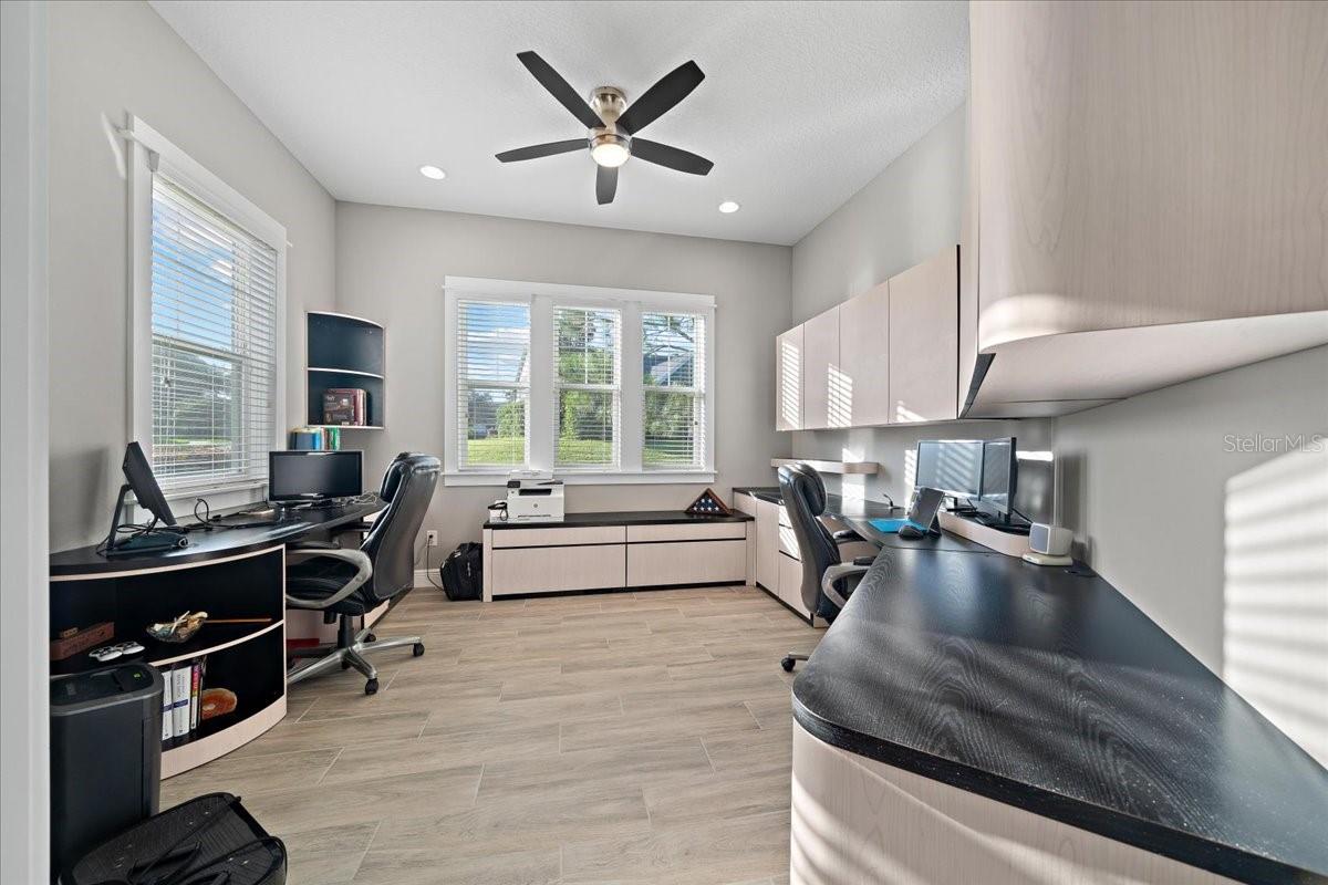 Listing photo id 38 for 3862 49th Court