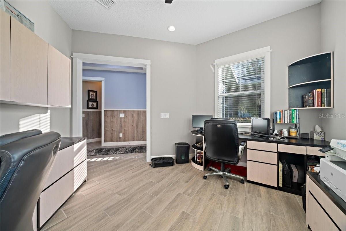 Listing photo id 39 for 3862 49th Court