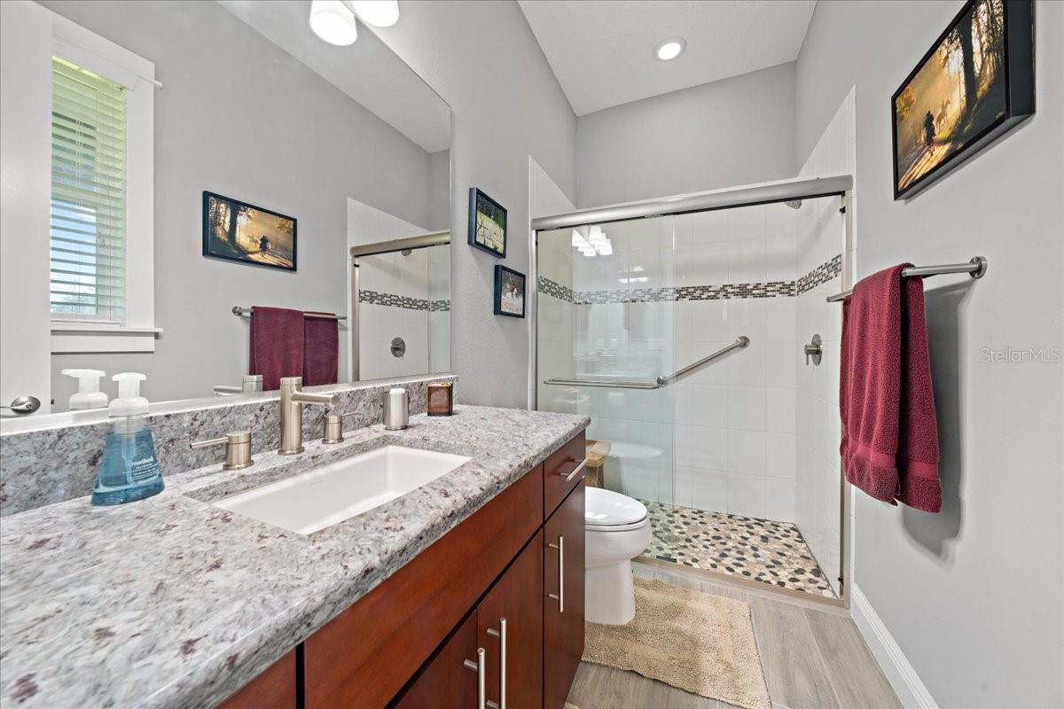 Listing photo id 45 for 3862 49th Court