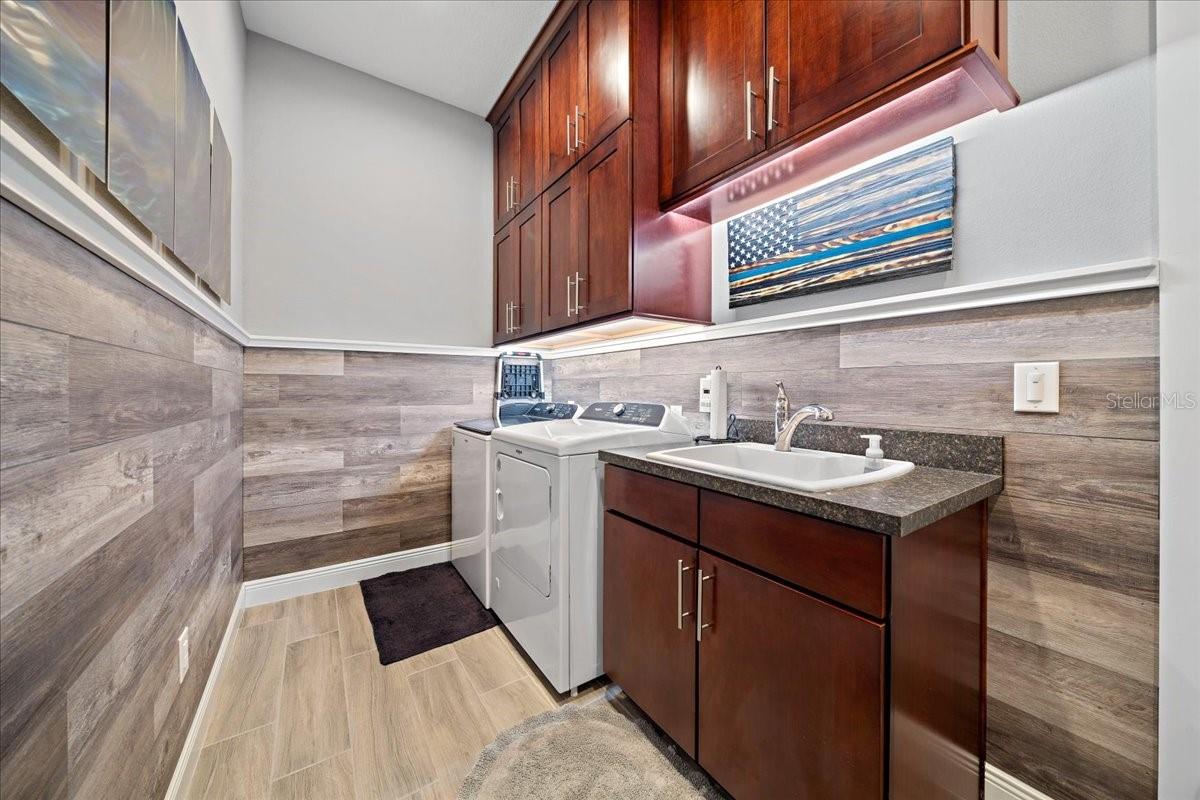 Listing photo id 47 for 3862 49th Court