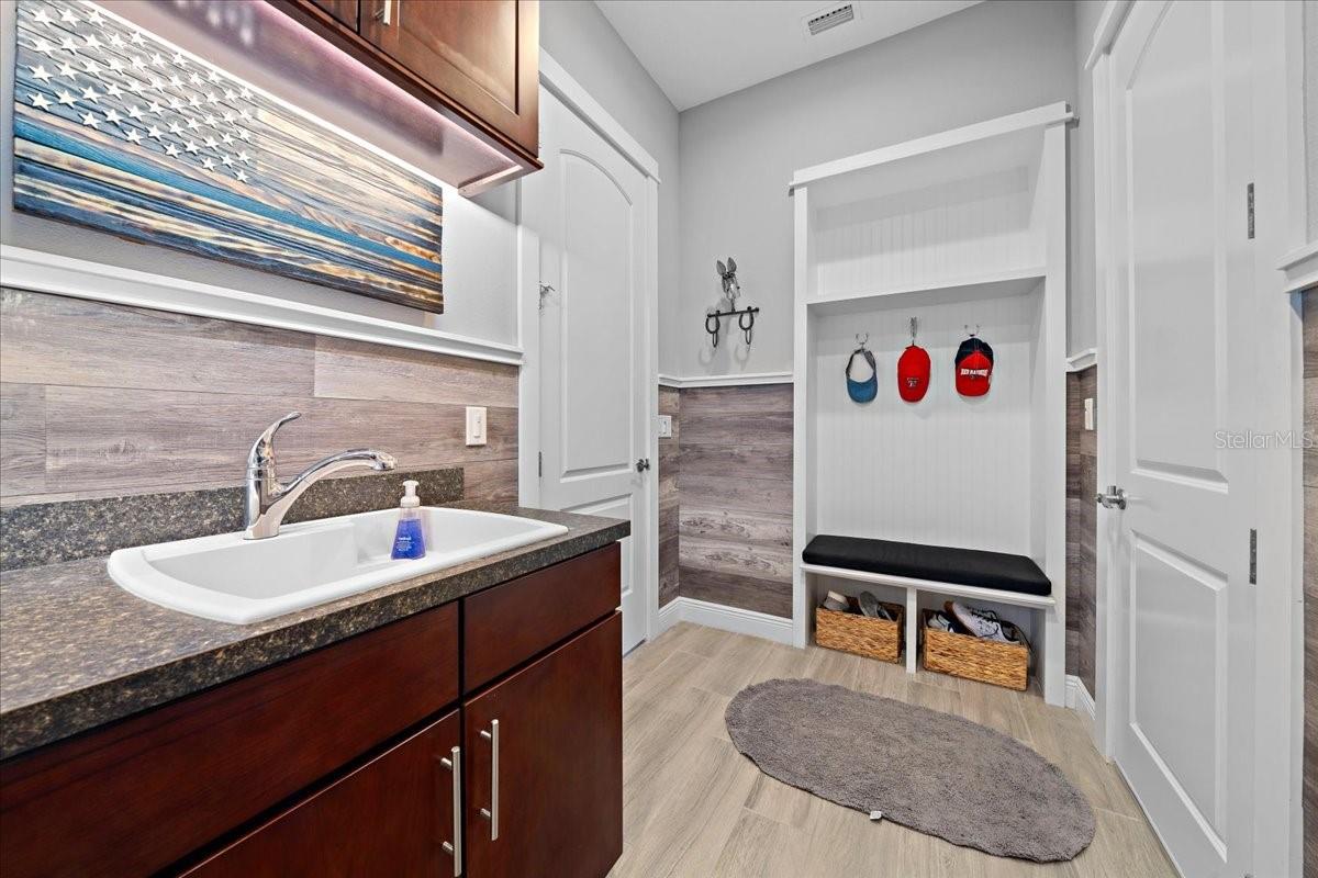 Listing photo id 48 for 3862 49th Court