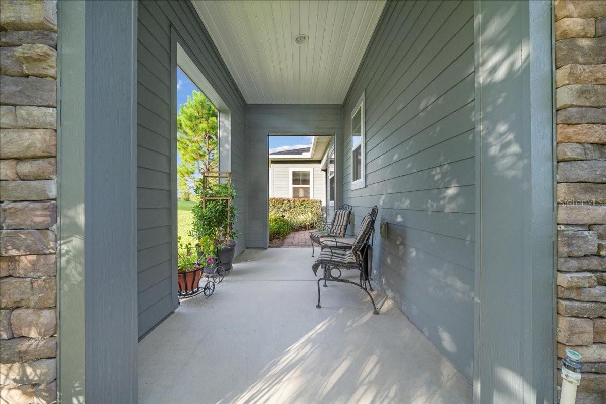 Listing photo id 4 for 3862 49th Court