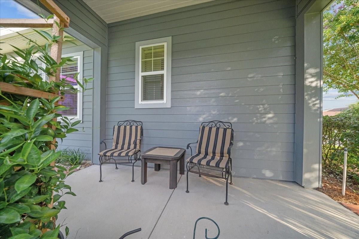 Listing photo id 5 for 3862 49th Court
