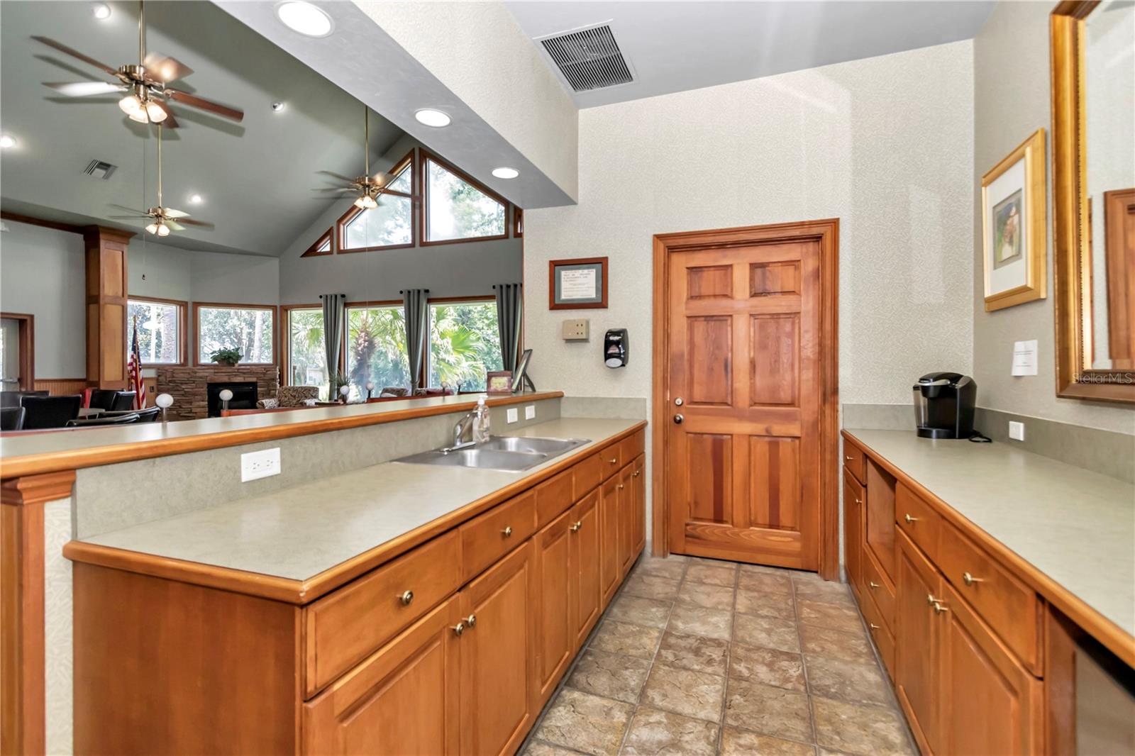 Image 30 of 38 For 13200 Newberry Road 194