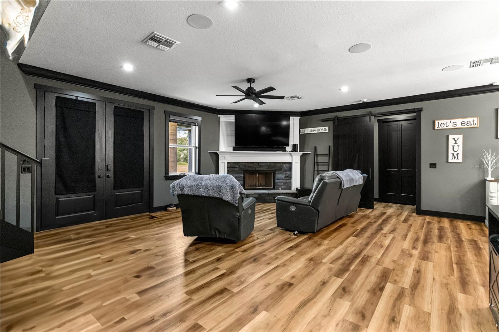 Image 15 of 64 For 9889 11 Terrace