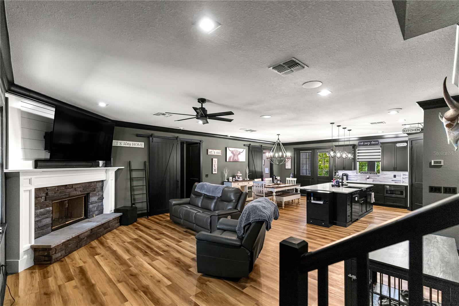 Image 16 of 64 For 9889 11 Terrace
