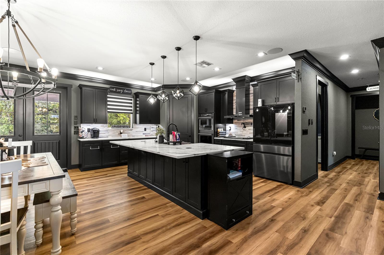 Image 18 of 64 For 9889 11 Terrace
