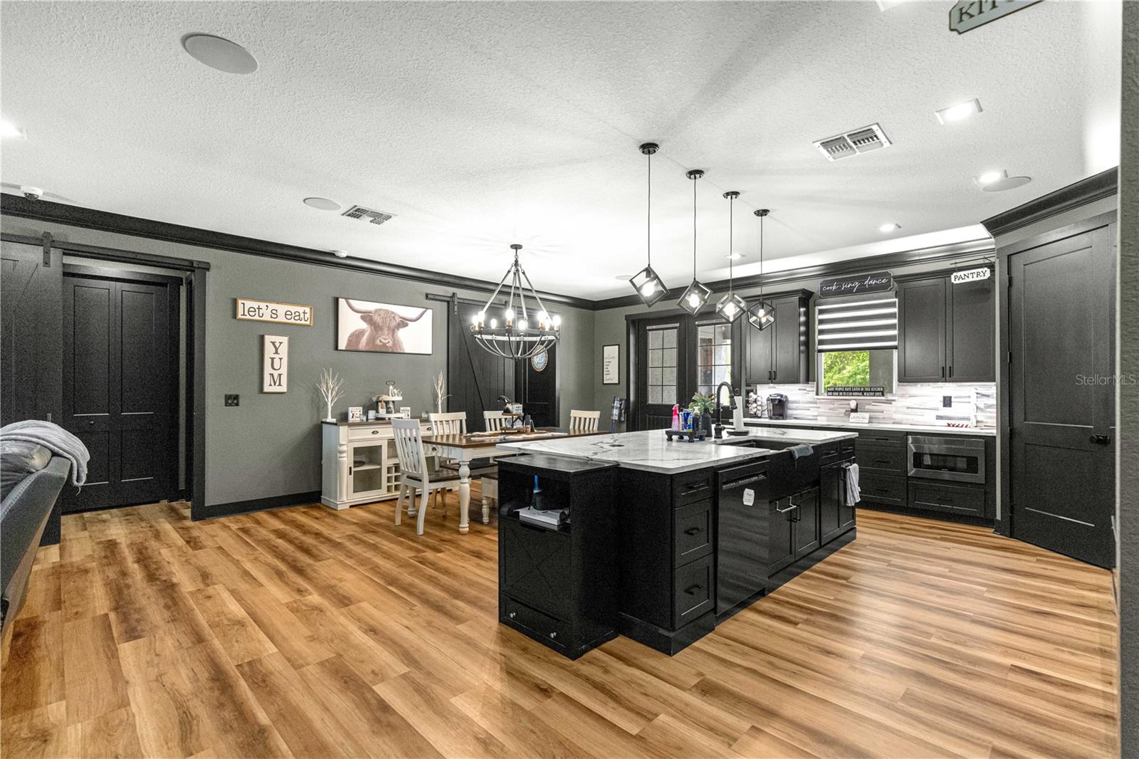 Image 22 of 64 For 9889 11 Terrace
