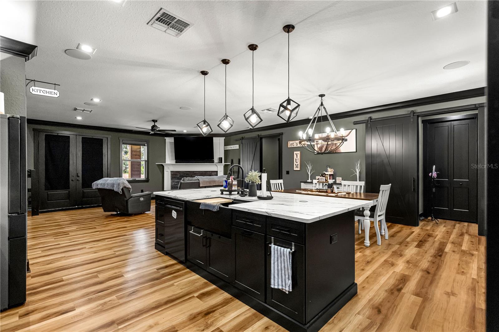 Image 25 of 64 For 9889 11 Terrace