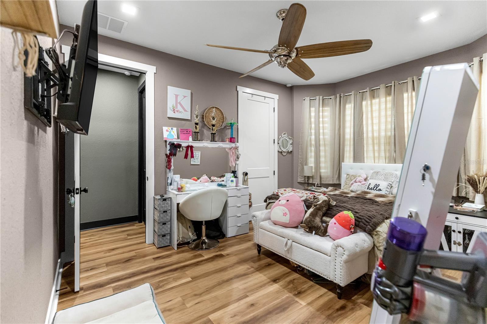 Image 42 of 64 For 9889 11 Terrace