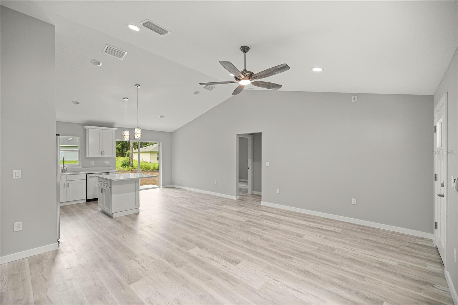 Image 6 of 26 For 6425 62nd Terrace