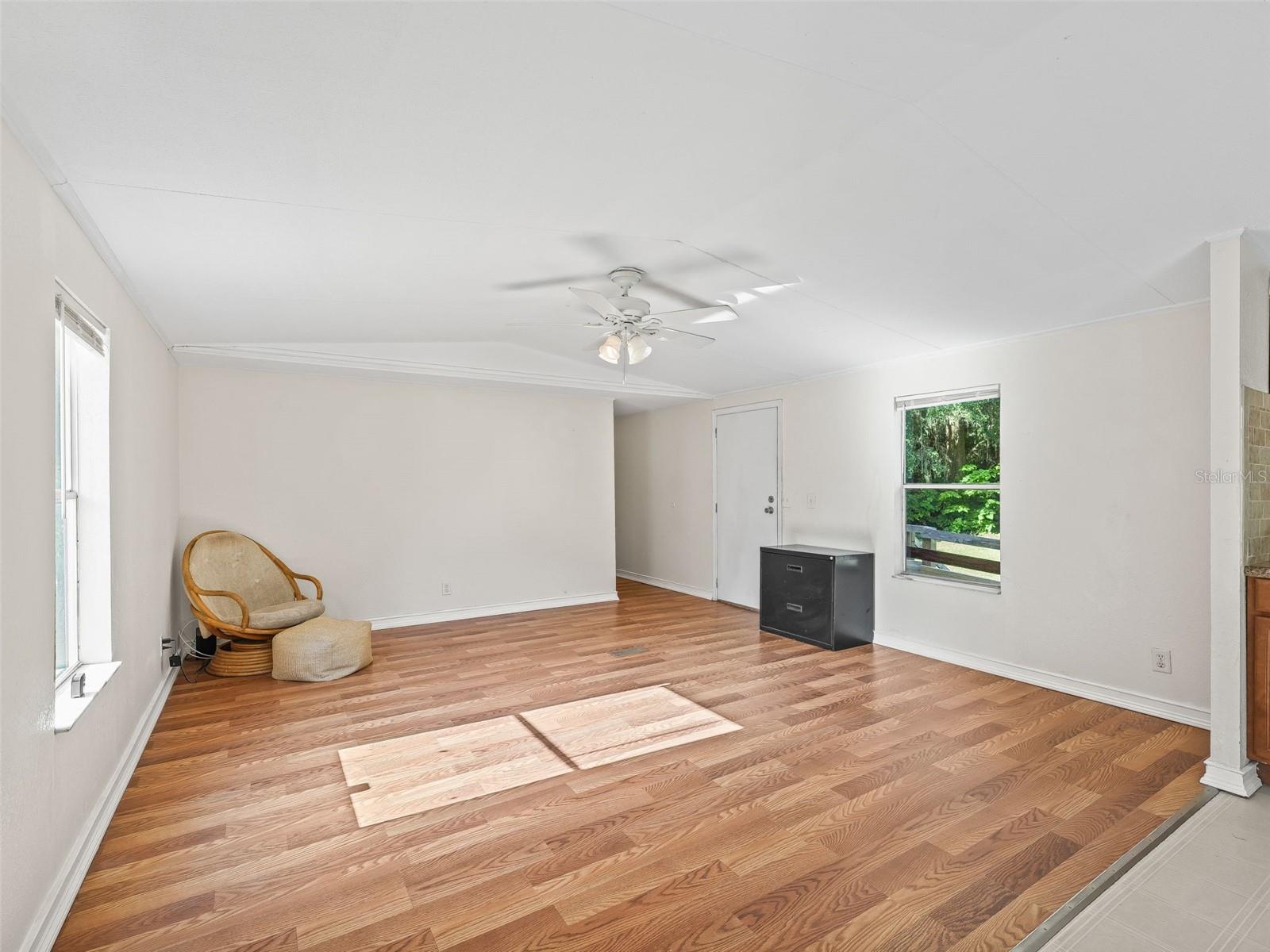 Image 10 of 32 For 7211 55th Avenue