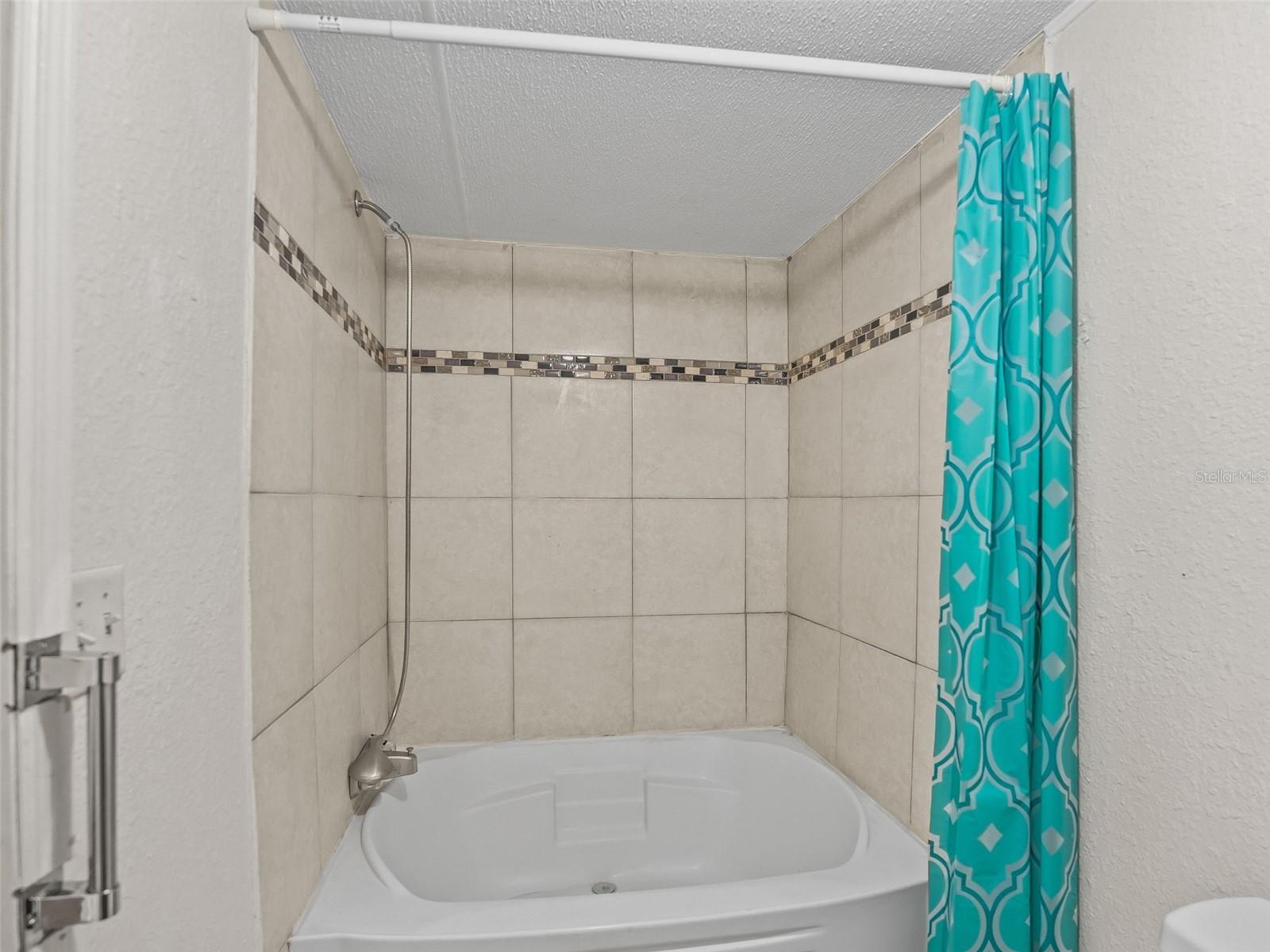Image 15 of 32 For 7211 55th Avenue