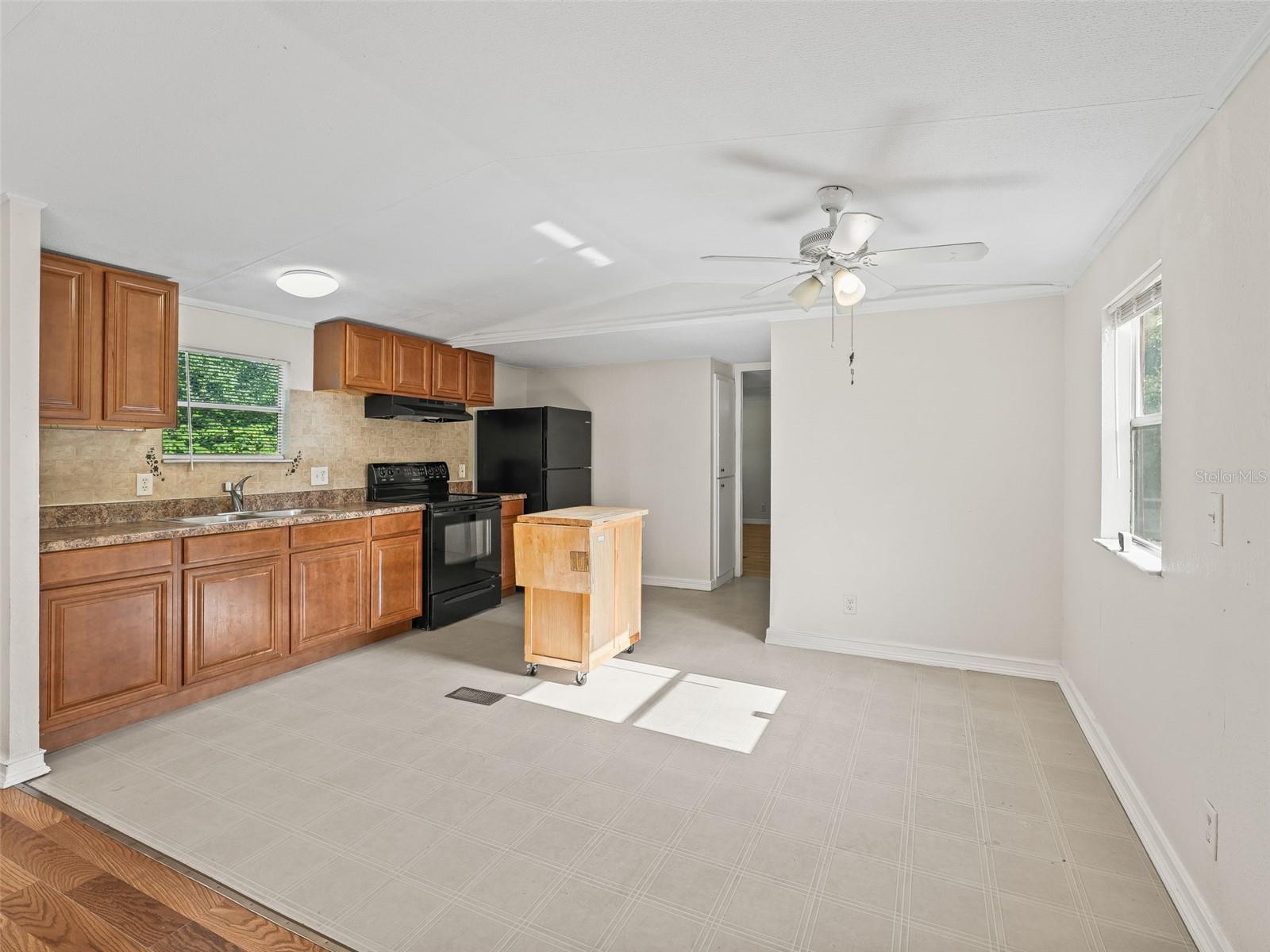 Image 6 of 32 For 7211 55th Avenue