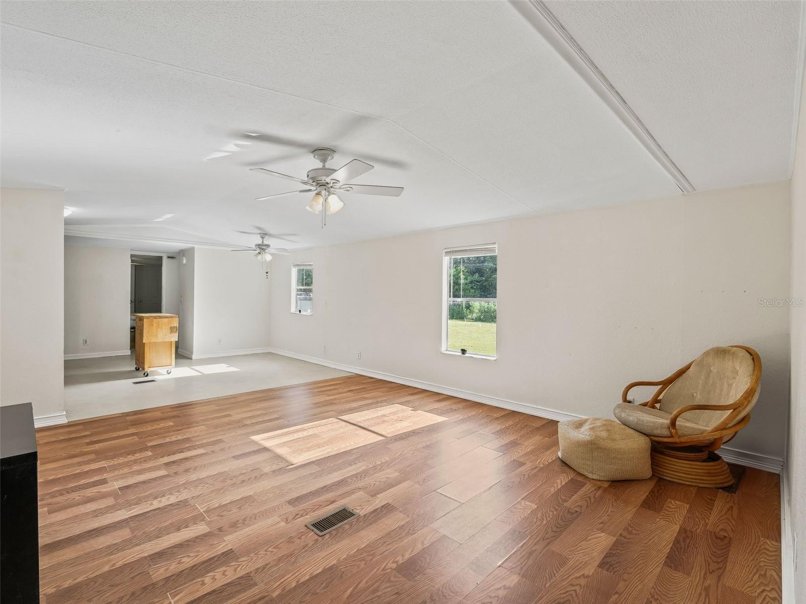 Image 8 of 32 For 7211 55th Avenue