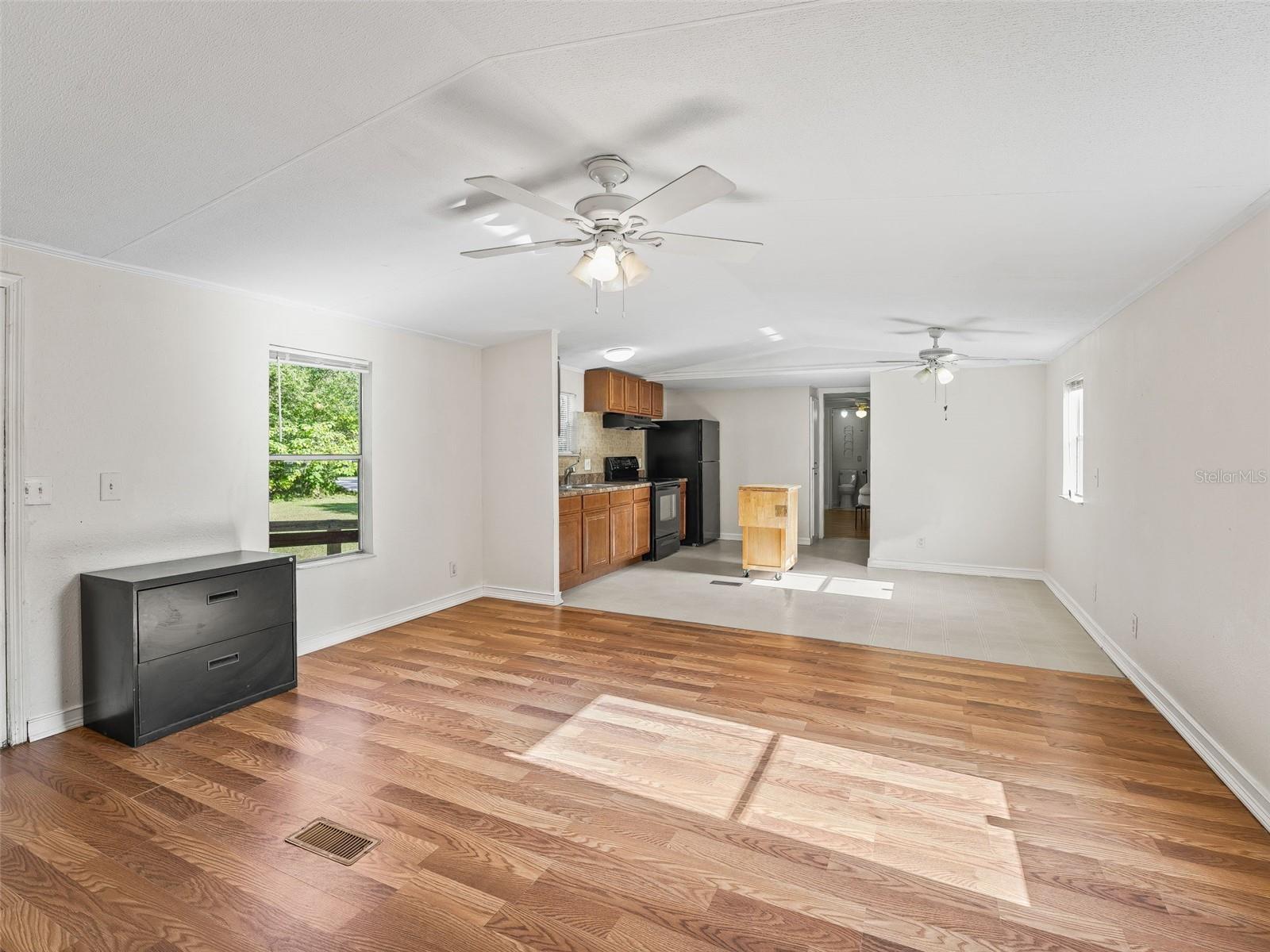 Image 9 of 32 For 7211 55th Avenue