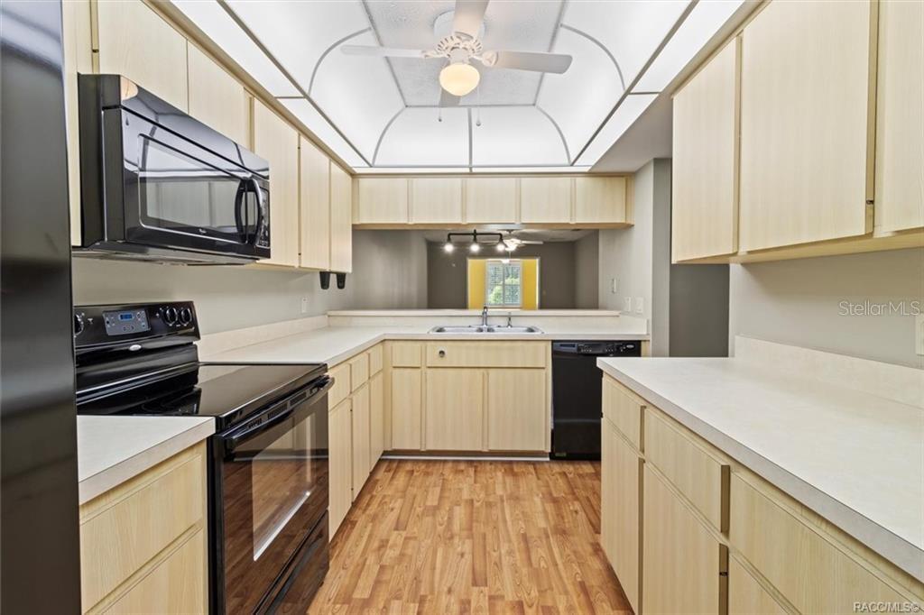 Listing photo id 9 for 2032 Forest Drive 2032