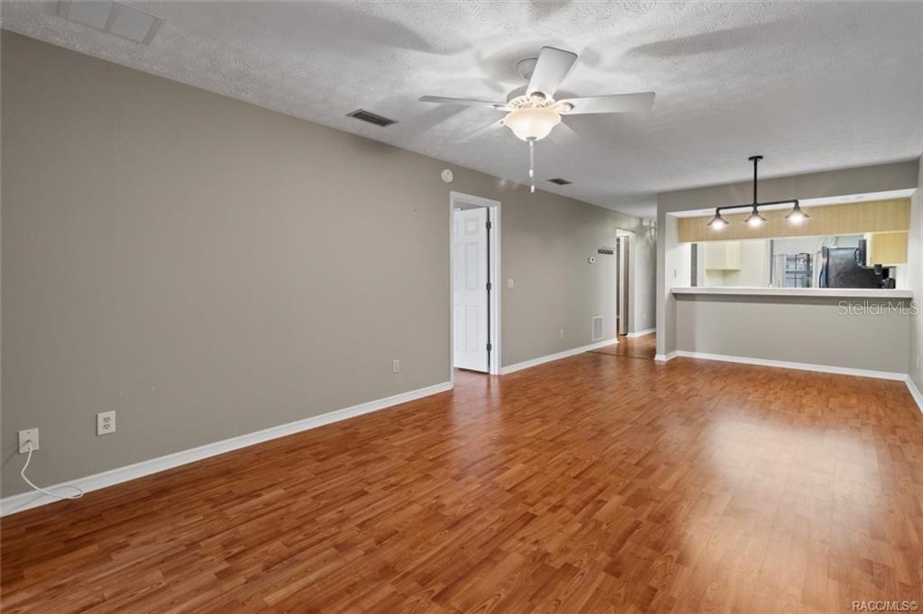 Listing photo id 10 for 2032 Forest Drive 2032
