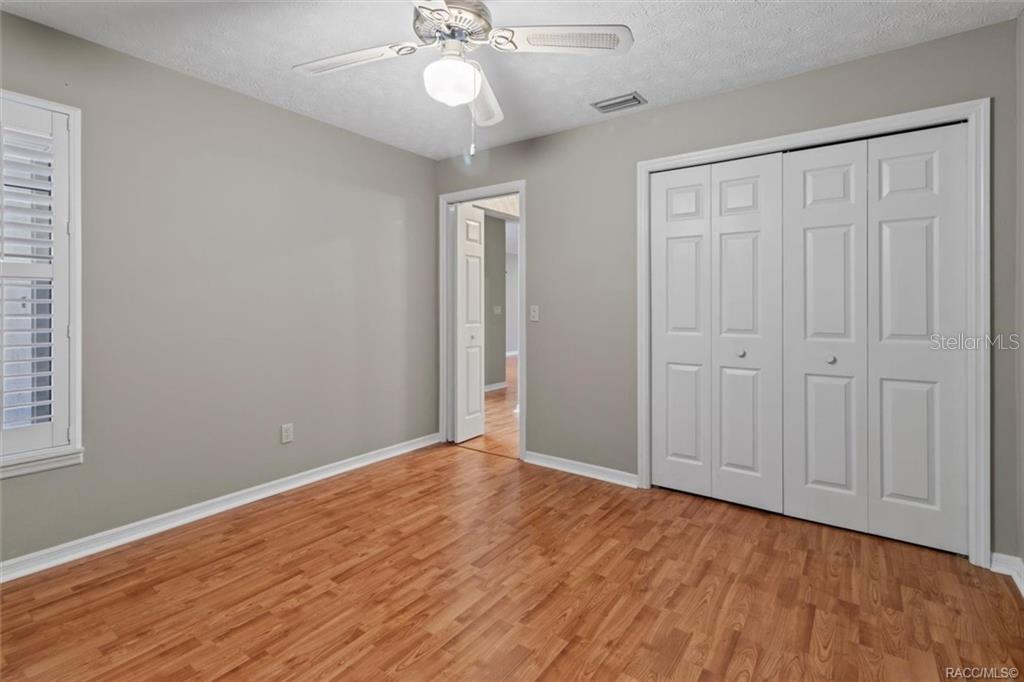 Listing photo id 17 for 2032 Forest Drive 2032
