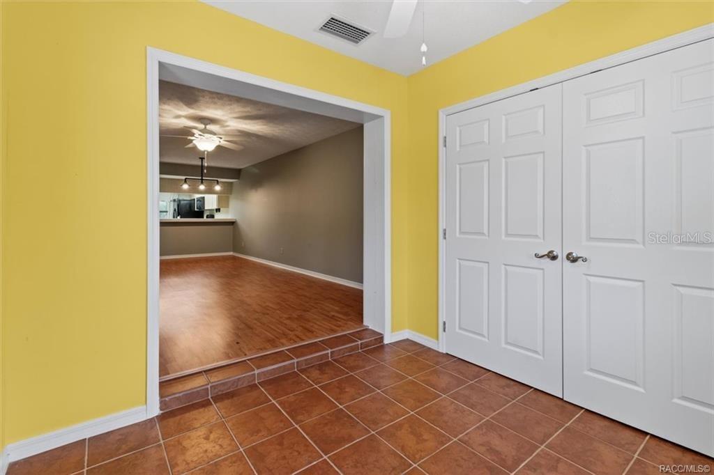 Listing photo id 21 for 2032 Forest Drive 2032