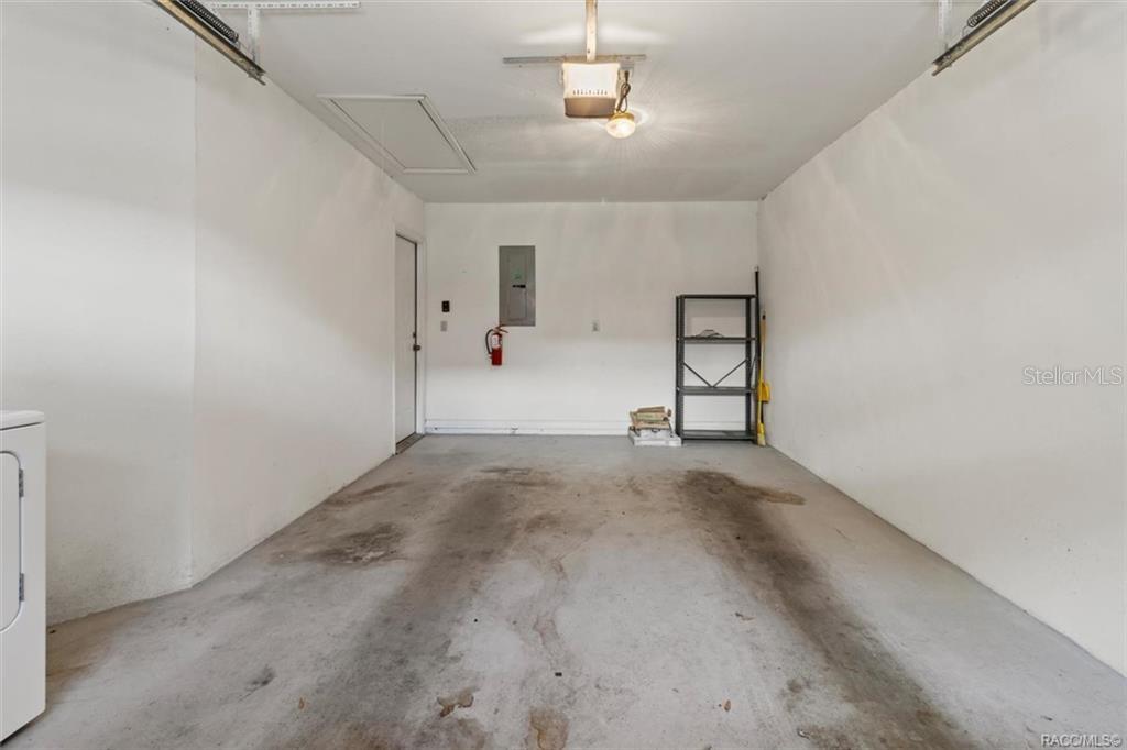 Listing photo id 23 for 2032 Forest Drive 2032
