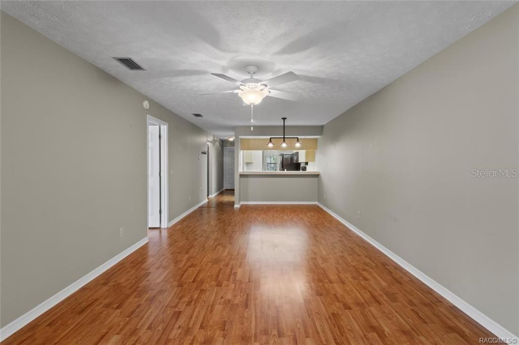 Listing photo id 4 for 2032 Forest Drive 2032