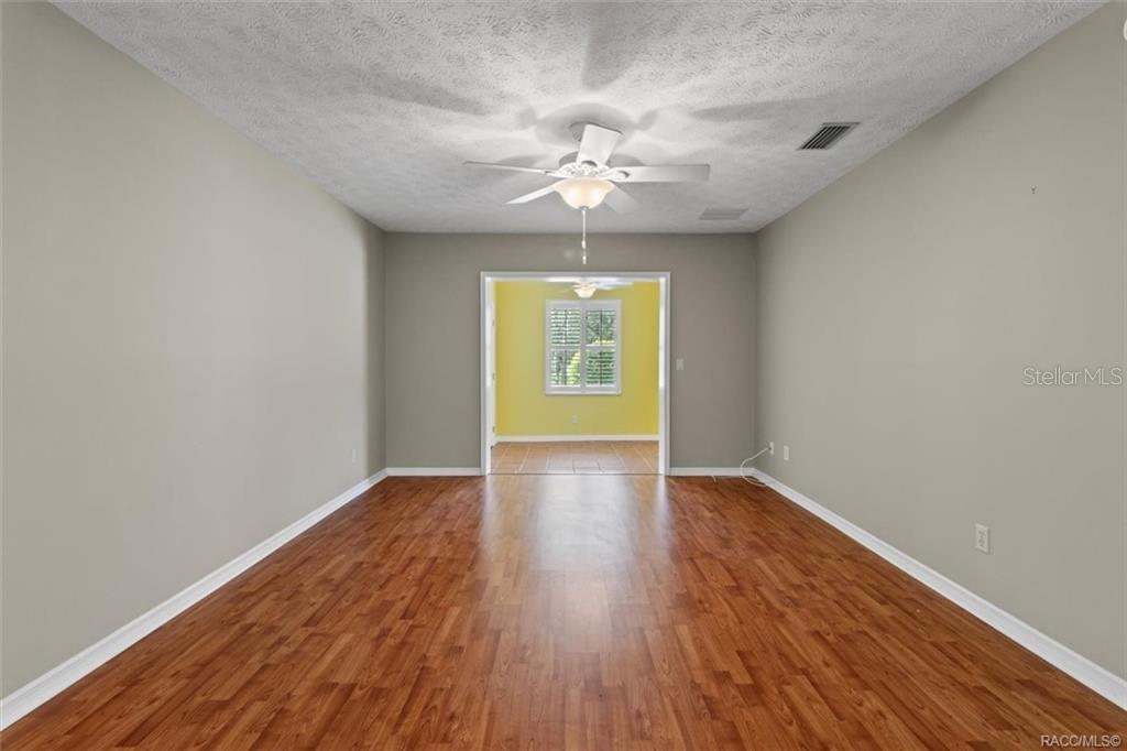 Listing photo id 5 for 2032 Forest Drive 2032