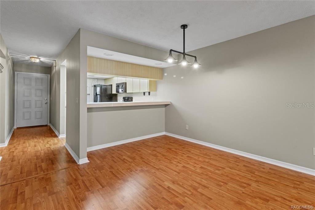 Listing photo id 6 for 2032 Forest Drive 2032