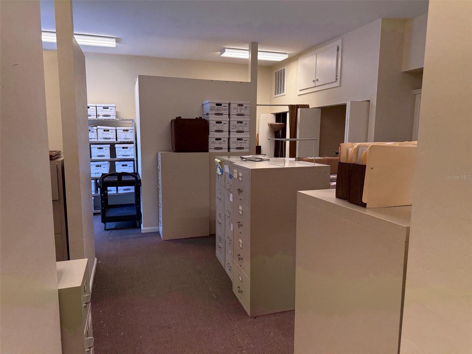 Listing photo id 12 for 1007 Fort King Street