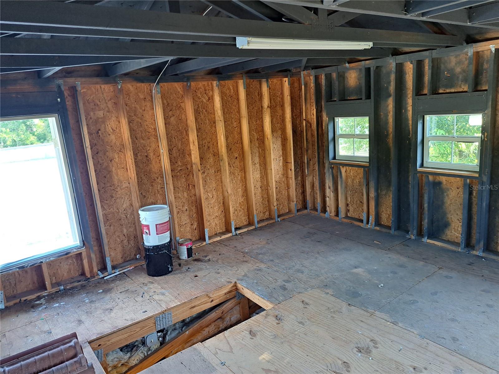 Listing photo id 13 for 1007 Fort King Street