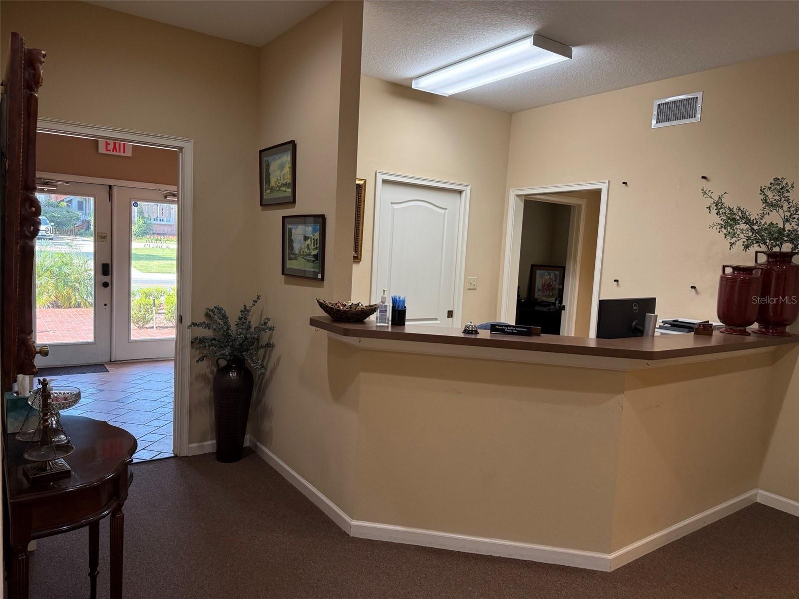 Listing photo id 4 for 1007 Fort King Street