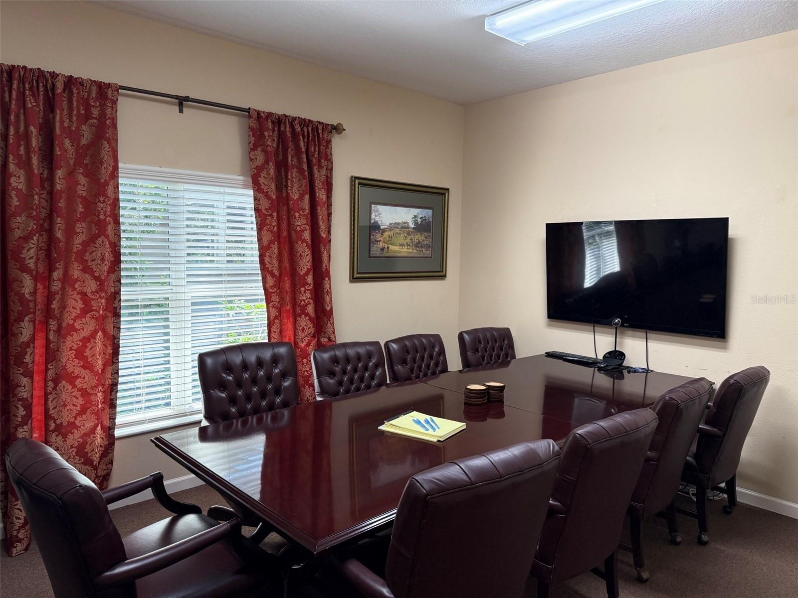 Listing photo id 7 for 1007 Fort King Street