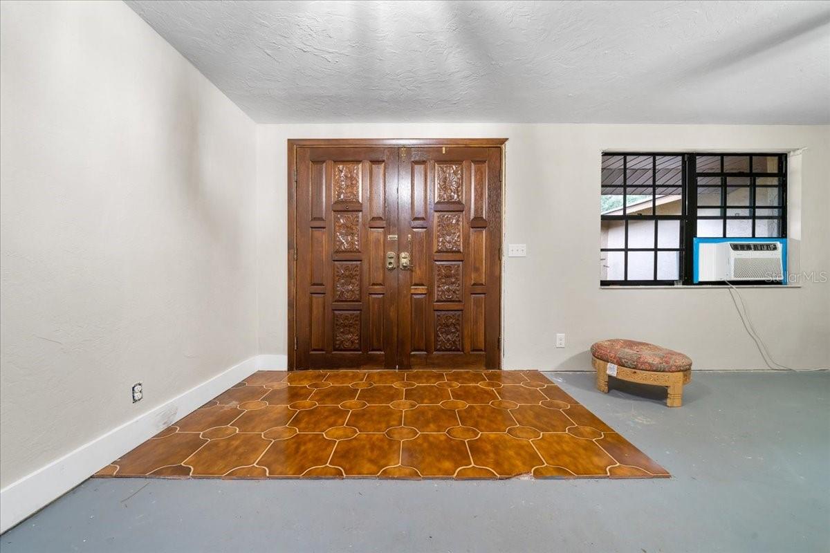 Image 6 of 90 For 2045 Steven Street