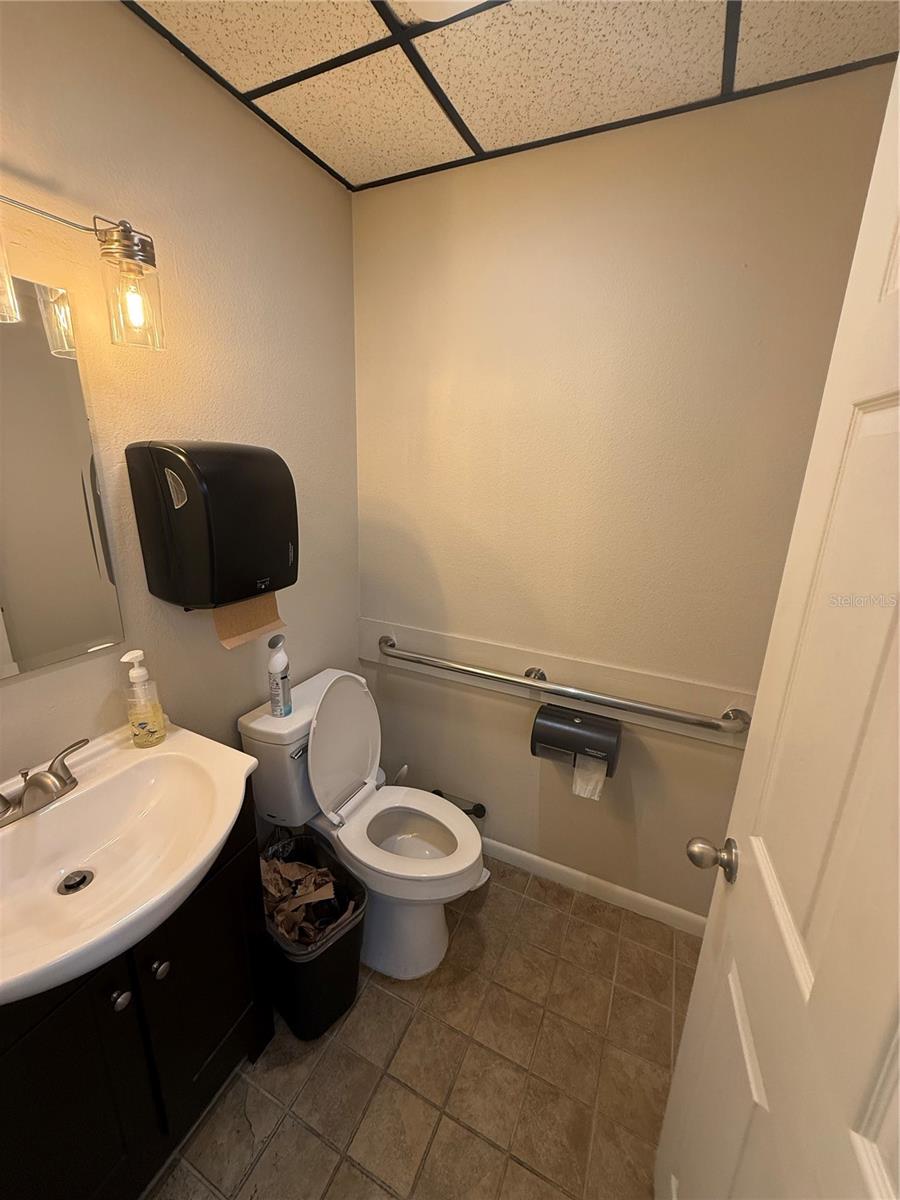 Image 11 of 12 For 814 Silver Springs Boulevard E