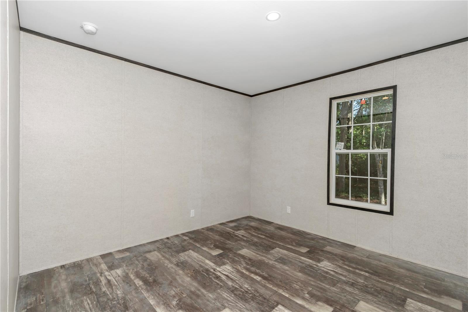 Image 11 of 19 For 15635 3rd Lane