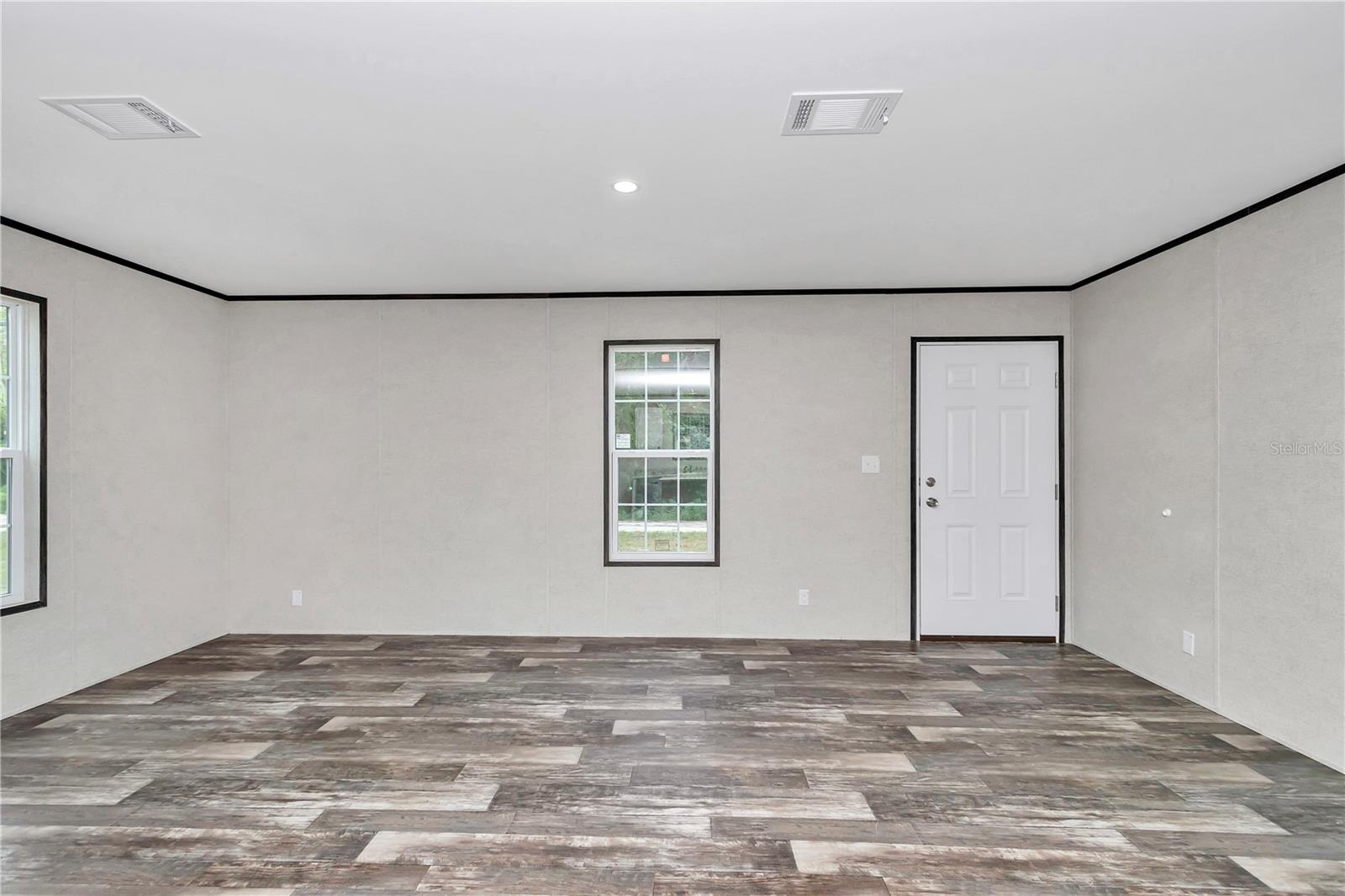 Image 4 of 19 For 15635 3rd Lane