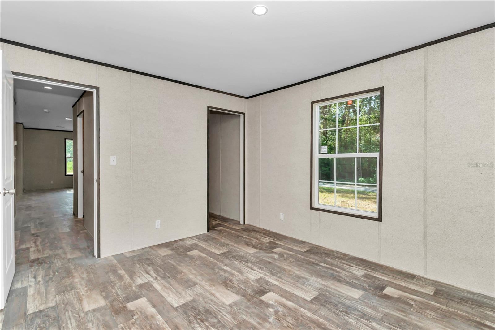 Image 9 of 19 For 15635 3rd Lane