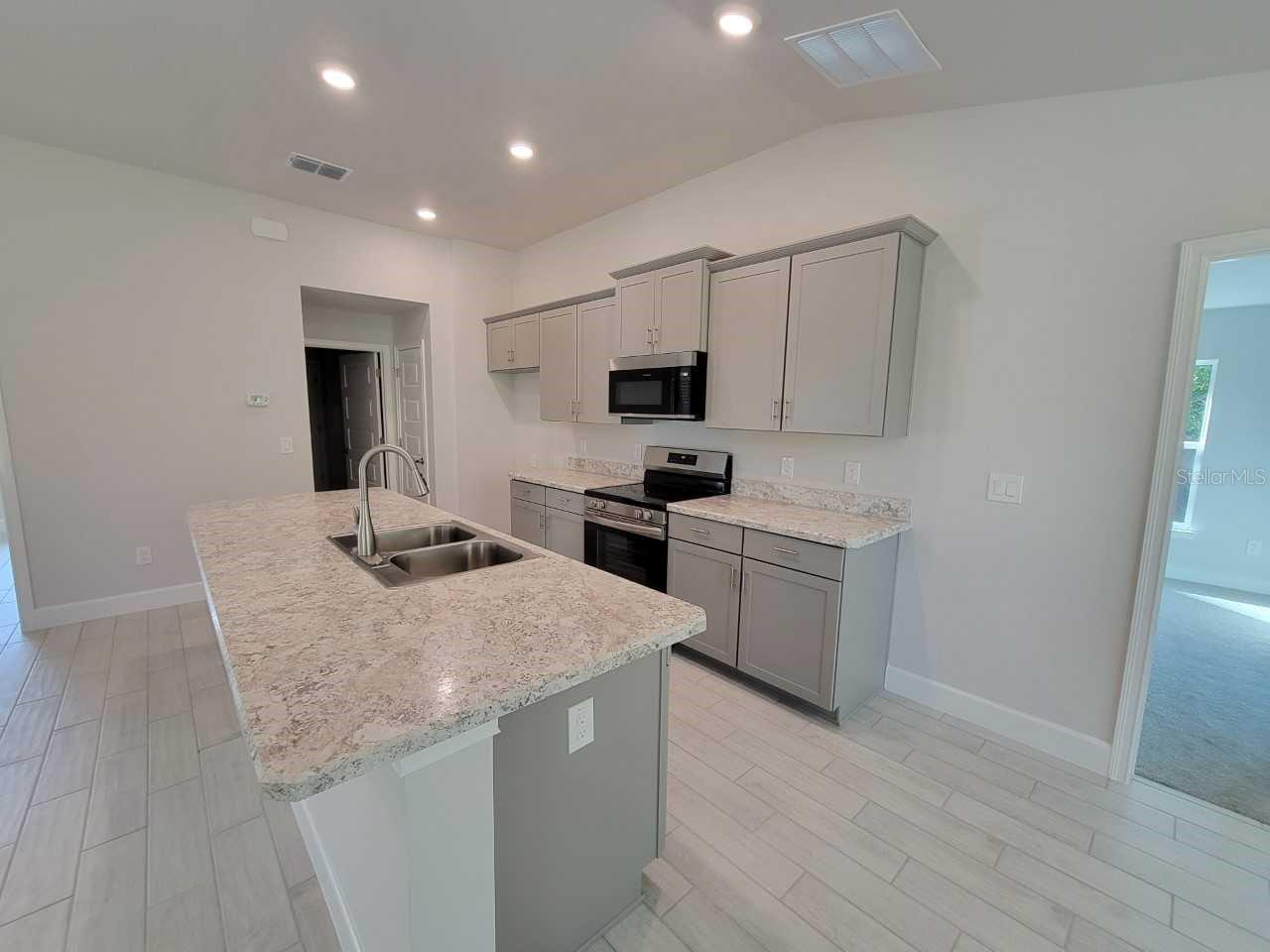 Image 11 of 27 For 4830 100th Street