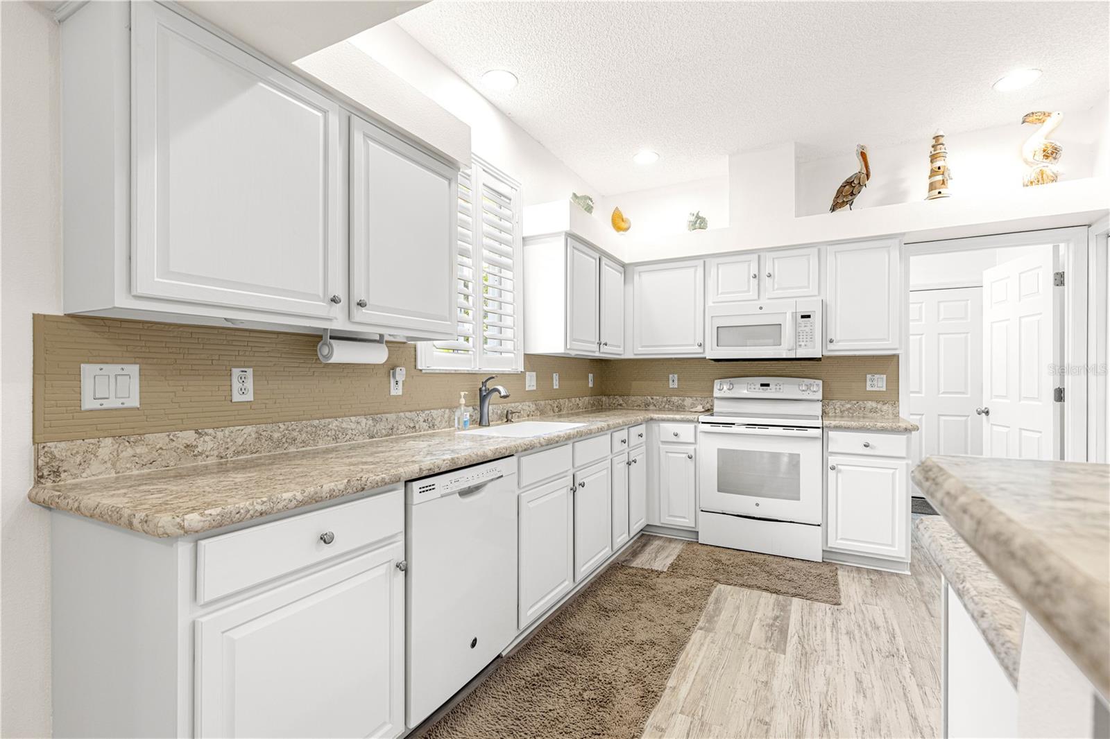 Image 9 of 53 For 32752 Timberwood Drive